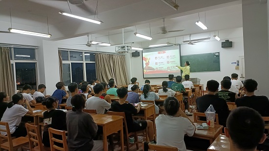 说明: C:\Users\Administrator\Desktop\体育学院开展新生班级入党知识宣讲活动2021.9.17\体育学院开展新生班级入党知识宣讲活动2021.9.17\2.jpg