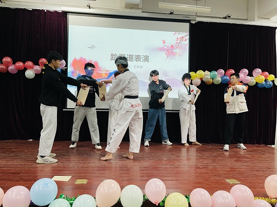 说明: C:\Users\Administrator\Desktop\体育学院举办2021年迎新文艺表演大赛2021.12.15\体育学院举办2021年迎新文艺表演大赛2021.12.15\3.jpg