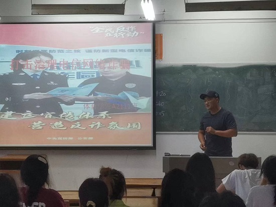 说明: C:\Users\Administrator\Desktop\体育学院继续推进“电信网络诈骗打击治理”宣传教育活动2022.6.14\体育学院继续推进“电信网络诈骗打击治理”宣传教育活动2022.6.14\1.jpg