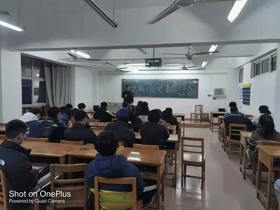 说明: C:\Users\Administrator\Desktop\体育学院开展“我心向党喜迎二十大”主题班级合唱活动2022.2.28\体育学院开展“我心向党喜迎二十大”主题班级合唱活动2022.2.28\3.jpg
