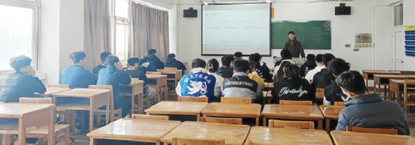 说明: C:\Users\Administrator\Desktop\体育学院领导为2021级学生上第一堂思政课2022.3.3\体育学院领导为2021级学生上第一堂思政课2022.3.3\1.jpg