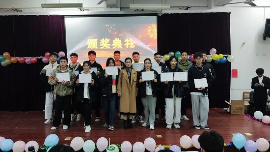 说明: C:\Users\Administrator\Desktop\体育学院举办2021年迎新文艺表演大赛2021.12.15\体育学院举办2021年迎新文艺表演大赛2021.12.15\8.jpg