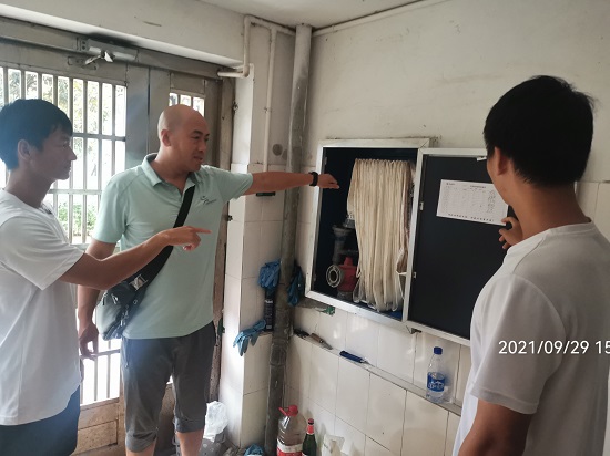 说明: C:\Users\Administrator\Desktop\体育学院召开安全稳定工作会\体育学院召开安全稳定工作会\宿舍4.jpg