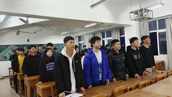说明: C:\Users\Administrator\Desktop\体育学院开展“我心向党喜迎二十大”主题班级合唱活动2022.2.28\体育学院开展“我心向党喜迎二十大”主题班级合唱活动2022.2.28\1.jpg