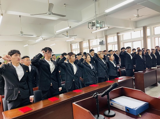 说明: C:\Users\Administrator\Desktop\体育学院召开第五次学生代表大会2021.10.21\体育学院召开第五次学生代表大会2021.10.21\3.jpg