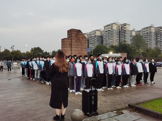 说明: C:\Users\Administrator\Desktop\体育学院举行升国旗仪式\体育学院举行升国旗仪式\f556a97397e7940efdd7e1d8e7bf45c.jpg