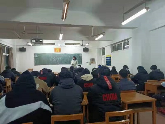 说明: C:\Users\Administrator\Desktop\体育学院召开期末安全教育主题班会2021.12.27\体育学院召开期末安全教育主题班会2021.12.27\4.jpg