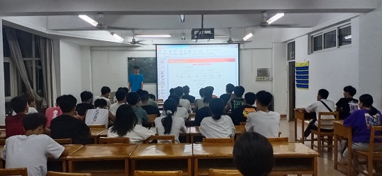 说明: C:\Users\Administrator\Desktop\体育学院开展新生班级入党知识宣讲活动2021.9.17\体育学院开展新生班级入党知识宣讲活动2021.9.17\3.jpg