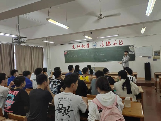 说明: C:\Users\Administrator\Desktop\体育学院开展学习两会精神主题团日活动2022.3.15(1)\体育学院开展学习两会精神主题团日活动2022.3.15\4.jpg