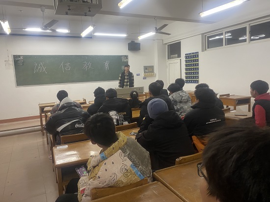 说明: C:\Users\Administrator\Desktop\体育学院召开诚信教育主题班会2021.12.19\体育学院召开诚信教育主题班会2021.12.19\1.jpg