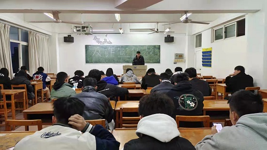 说明: C:\Users\Administrator\Desktop\体育学院开展反诈宣传教育主题班会2022.3.21\506935d7113d4aed8802f6afa233e38.jpg