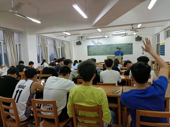 说明: C:\Users\Administrator\Desktop\体育学院开展学习两会精神主题团日活动2022.3.15(1)\体育学院开展学习两会精神主题团日活动2022.3.15\3.jpg