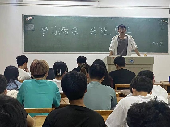 说明: C:\Users\Administrator\Desktop\体育学院开展学习两会精神主题团日活动2022.3.15(1)\体育学院开展学习两会精神主题团日活动2022.3.15\2.jpg